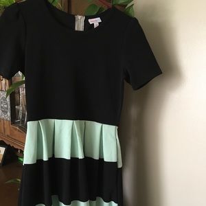 Lularoe amelia dress- Sz Medium- only tried on!